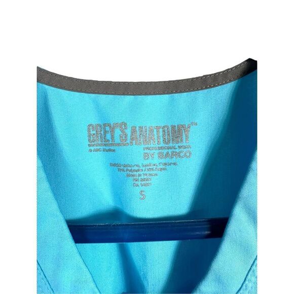 Grey’s Anatomy Light Blue Crop Top - Picture 2 of 3